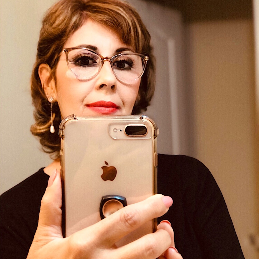 Meet your Posher, Mirtha